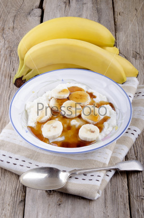 Rice pudding with banana slices