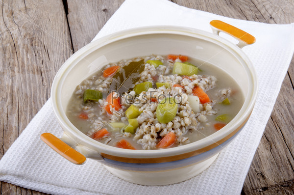 pearl barley soup with carrot and leek