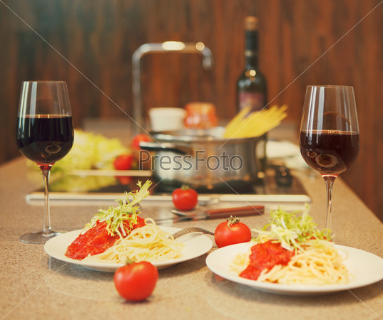 Spaghetti with tomato sauce and red wine servesed in a kitchen