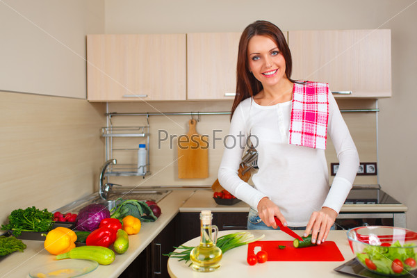 beautiful cheerfu caucasian young woman at home making salad