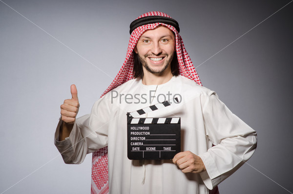 Араб с кинохлопушкой