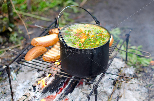 The cooking of soup on the fire on the camping