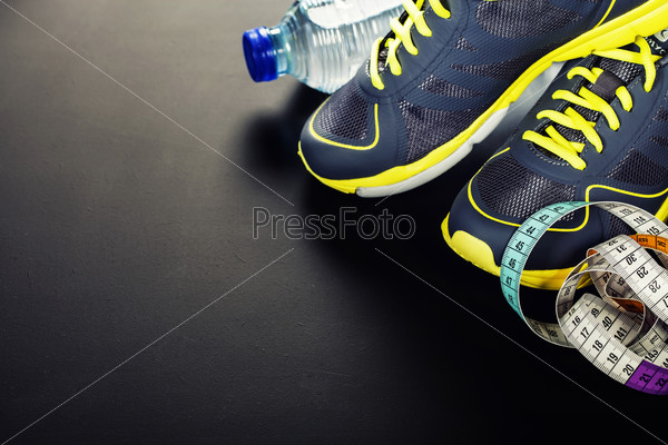 Sport shoes, measuring type and water