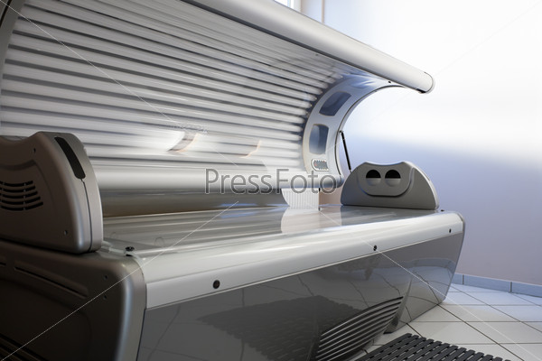 Tanning bed in a salon;  nobody to be seen