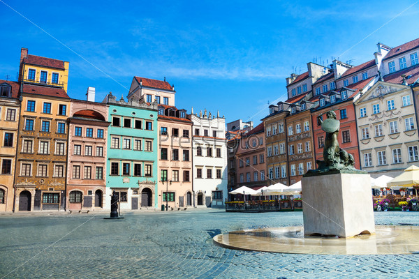 Fountain and colorful old houses on old town marketplace square in Warsaw, the capital of Poland