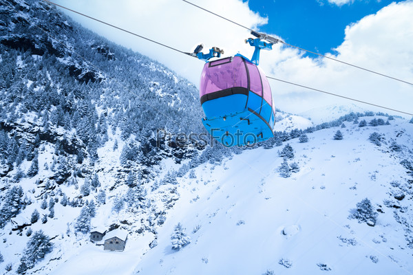 Ski lift cable car