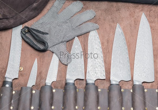Professional Kitchen knife carbon set and Stainless steel glove in Leather Case