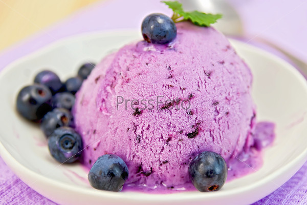Ice cream blueberry with mint on plate