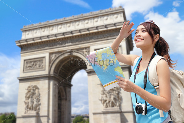 Happy woman travel in Paris, Arc de Triomphe , she look map with sky background