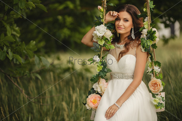 Beautiful woman with flower wreath.Beautiful women in the countryside.Portrait of beautiful young girl outdoors in spring