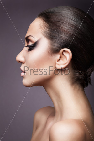 A brunette woman head profile