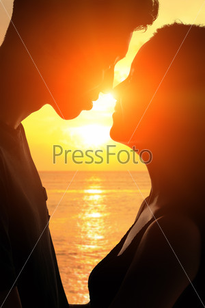 silhouette of romantic lovers hug with sea ocean in Maldives with sunset