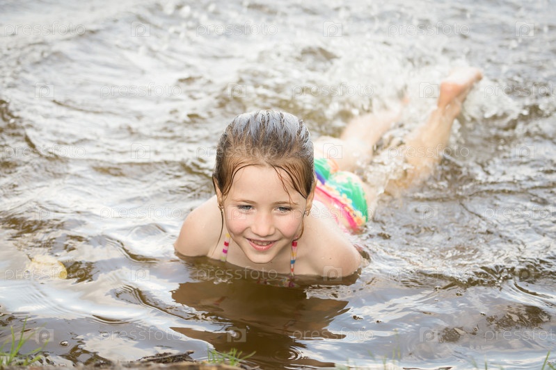 Nudist girl at the lake