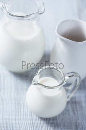 Три кувшина молока