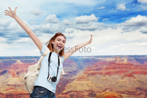 Happy Woman mountain Hiker or traveler with backpack enjoy view in grand canyon