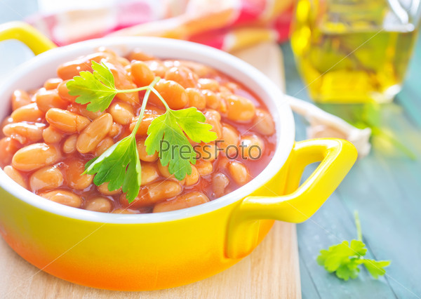 white beans with tomato sauce