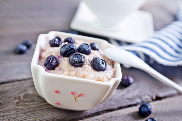 Oat flakes with blueberry