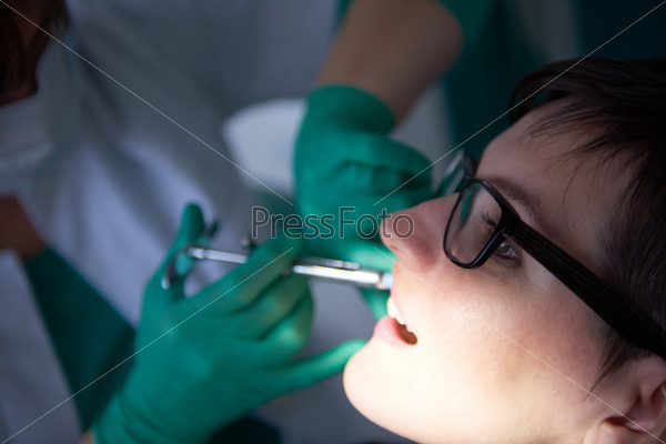 woman patient at the dentist