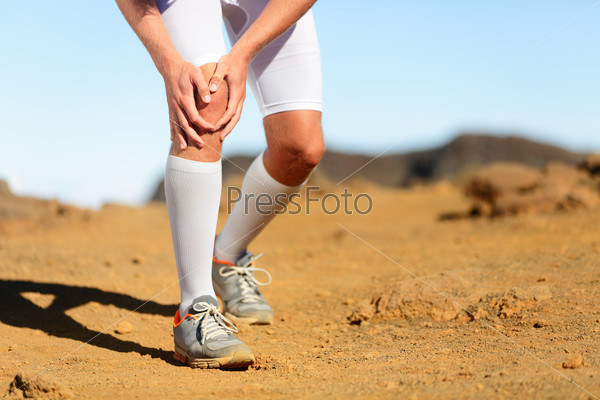 Running injury - Male runner with knee pain