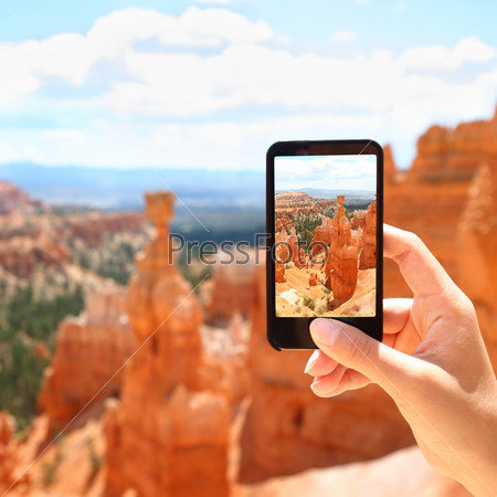 Smart phone camera taking photo, Bryce Canyon