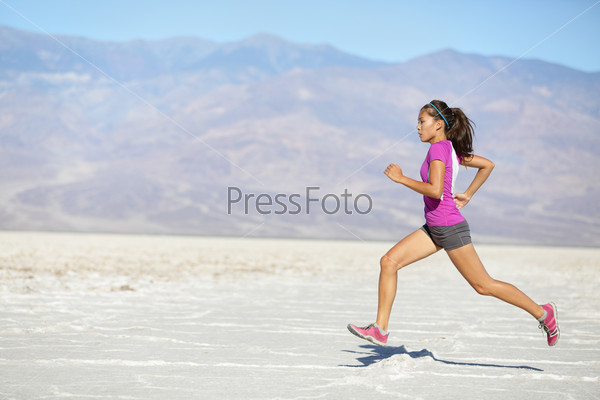 Runner womrunning and sprinting on trail run