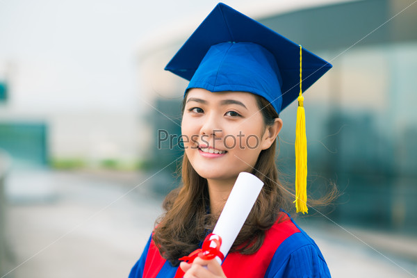  Улыбающийся выпускник