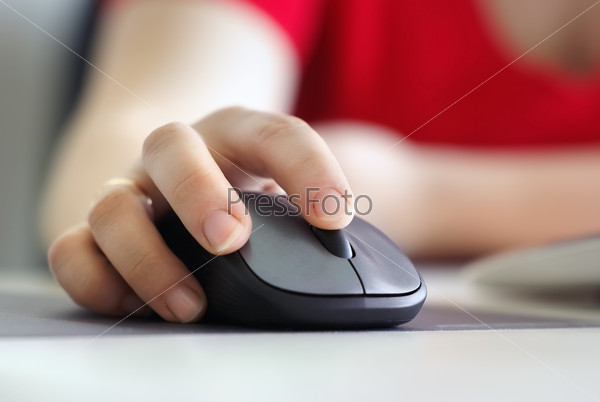 Close-up of business woman hand with mouse. Shallow depth of field. Selective focus.