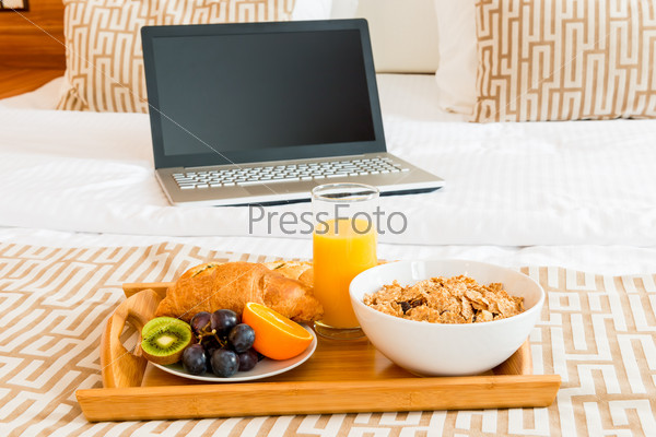 Breakfast in bed and a laptop in the room