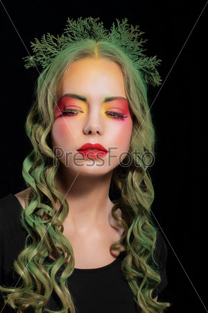 Женщина с зелеными волосами