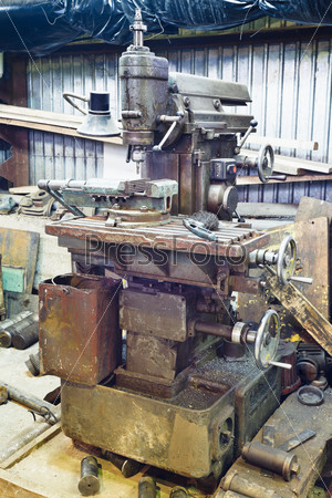 old boring lathe with vice