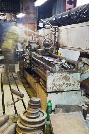 old lathe machine in turning work shop