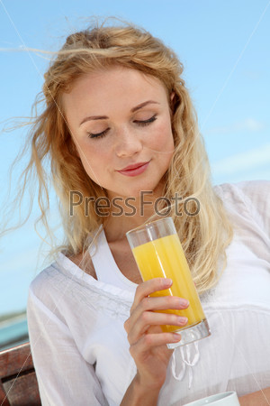 Portrait of woman drinking tropical juice