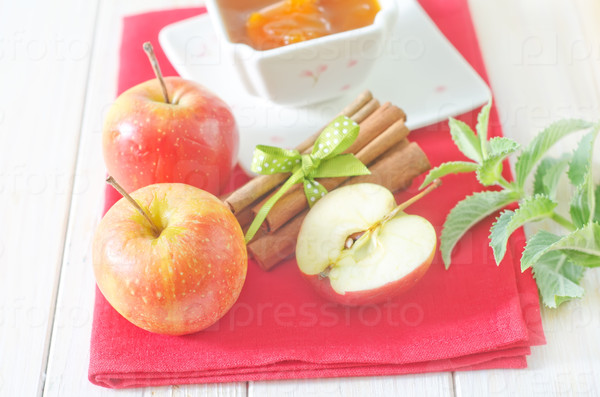 cinnamon and apples jam