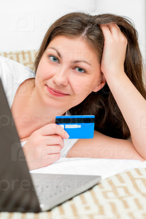 Vertical picture of a girl with a credit card