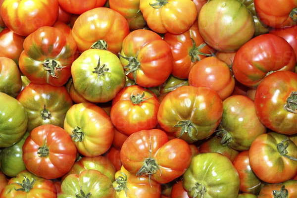 Помидоры в рынке Рафф томатный растительной пищей из Испании