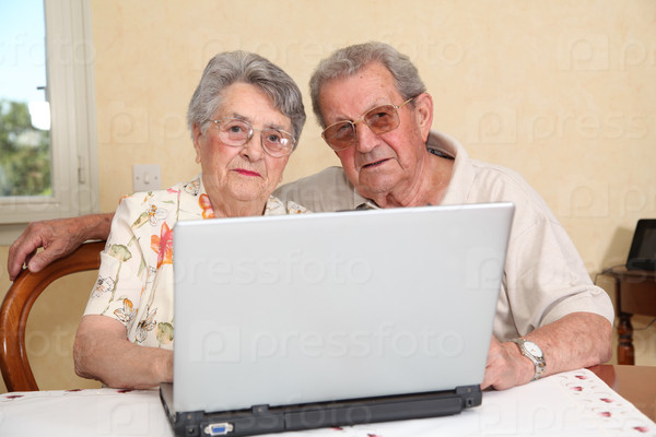 Elderly people and internet technology