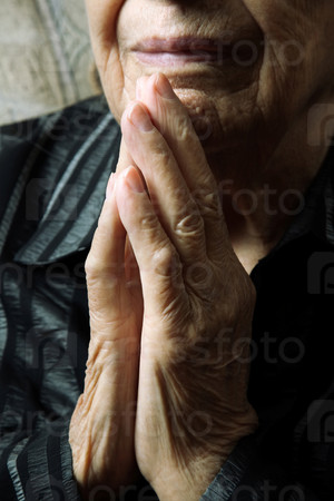senior pray