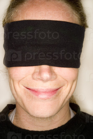 Запасов фотография женщина с завязанными глазами