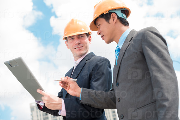 Contractor and investor discussing business document at the outdoor meeting