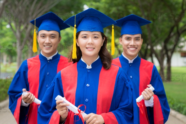 Вьетнамских выпускников
