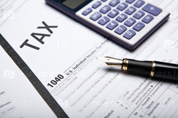Заполнение налоговой декларации на рабочем столе