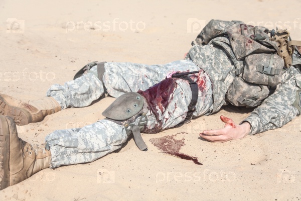 Wounded US paratrooper airborne infantrymen in the desert