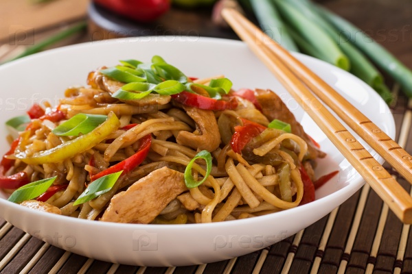 Udon noodles with chicken and peppers - Japanese cuisine