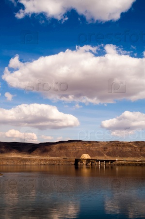 Vertical Banner Columbia River Crossing Mountains Blue Sky Clouds