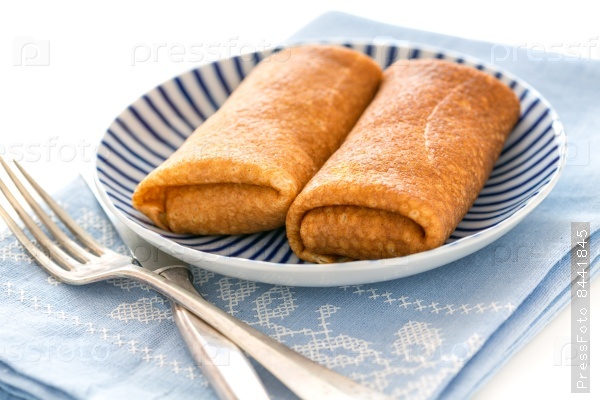 Crepes stuffed with cottage cheese.