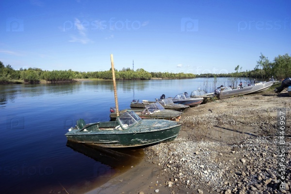 Лодки на реке