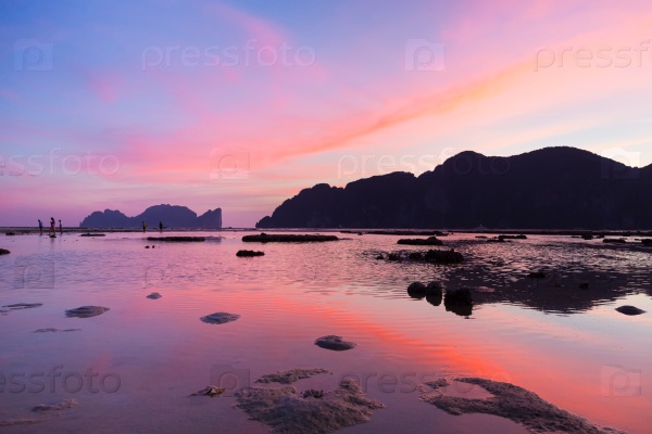 Silhouette of  famous thai Phi-Phi Lee island in colorful romantic sunset seen from Phi-Phi Don lagoon. Popular beach holiday travel destination in Thailand, Krabi province.