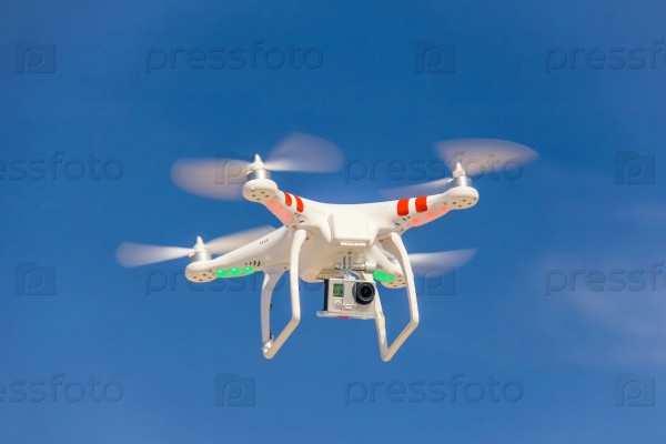 Quadrocopter drone with the camera