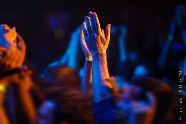 Руки вверх на концерте