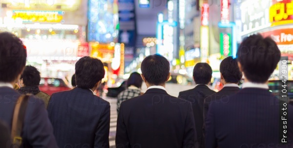 Бизнесмены в Токио, Япония